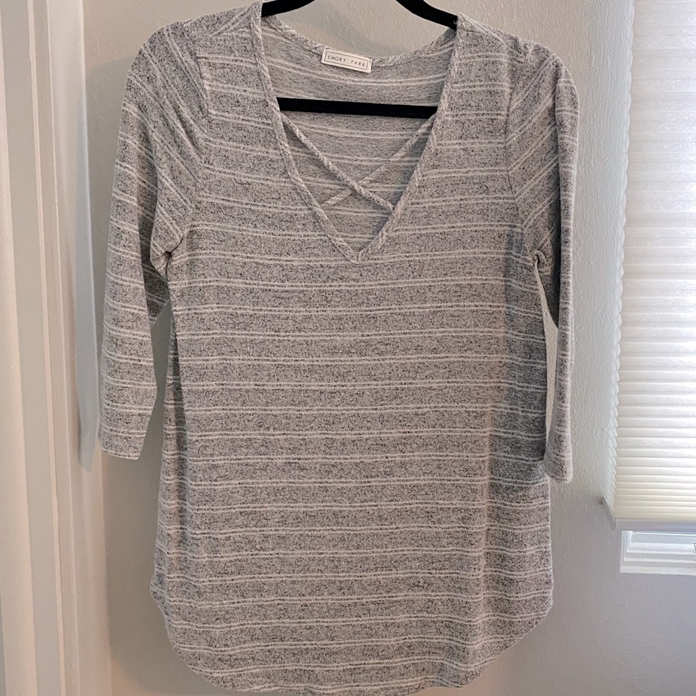 Grey & white striped v-neck 3/4 sleeve sweater